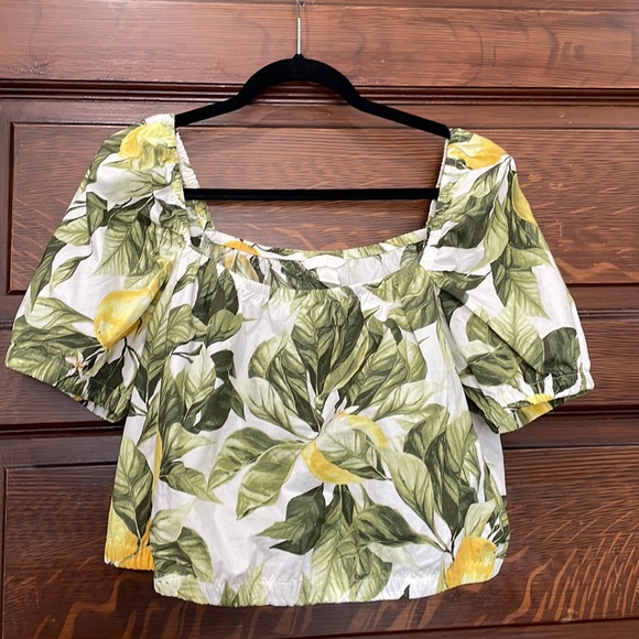 Tops - Lemon puff sleeve crop blouse